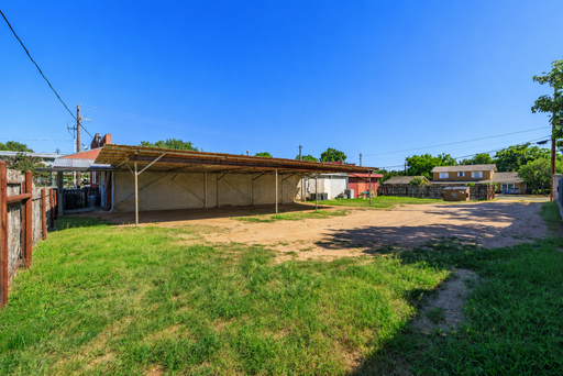 117 N Adams  , Fredericksburg, TX 78624