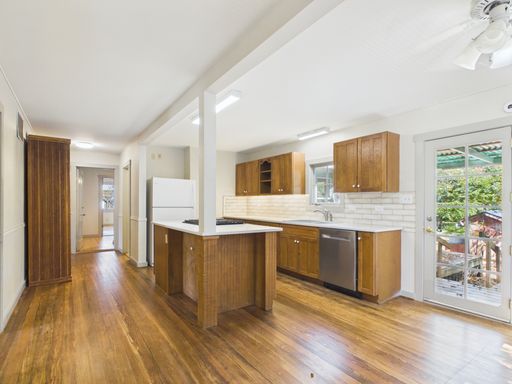 606 W Austin St , Fredericksburg, TX 78624