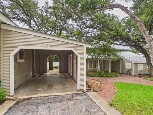 104 N Elk Street, Fredericksburg, TX 78624