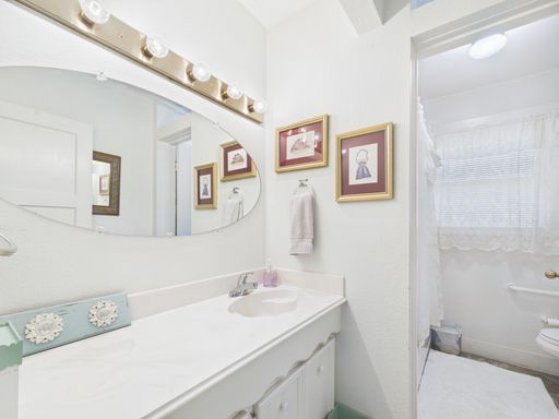 206 North Edison Street, Fredericksburg, TX 78624