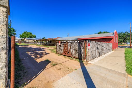 117 N Adams  , Fredericksburg, TX 78624
