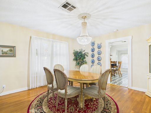 206 North Edison Street, Fredericksburg, TX 78624