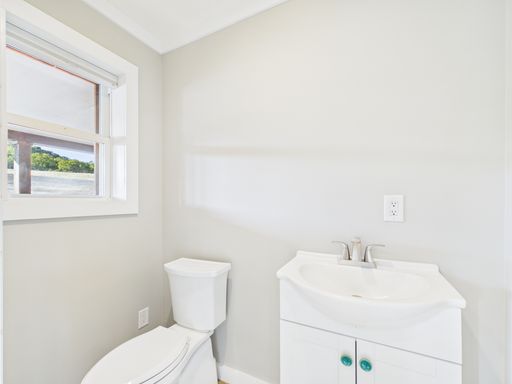 1016 LUCKENBACH-CAIN CITY RD, Fredericksburg, TX 78624
