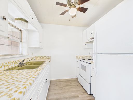 100 Northwest Drive - 17, Fredericksburg, TX 78624