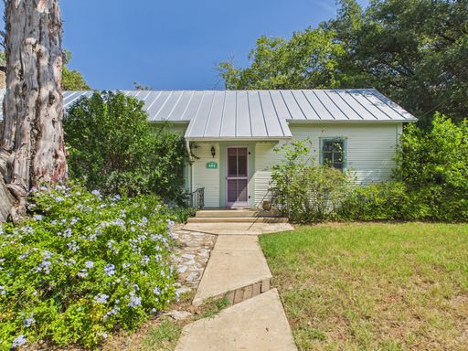 606 W Austin St , Fredericksburg, TX 78624