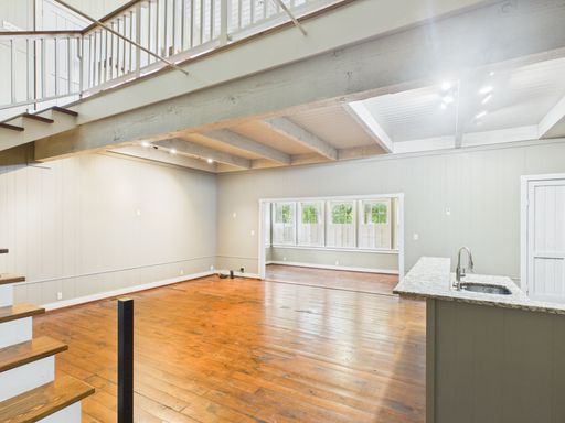 104 N Elk Street, Fredericksburg, TX 78624