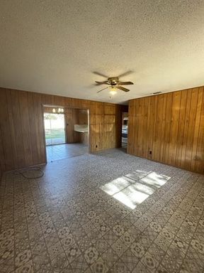 110 West Nimitz Street, Fredericksburg, TX 78624