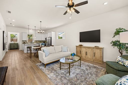802 S Creek St Unit 103, Fredericksburg, TX 78624