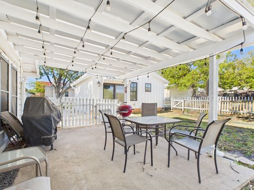 206 North Edison Street, Fredericksburg, TX 78624