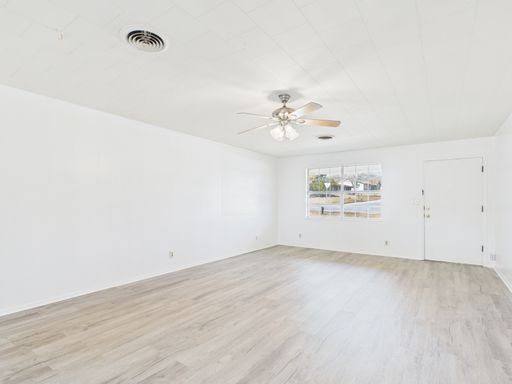 100 Northwest Drive - 17, Fredericksburg, TX 78624