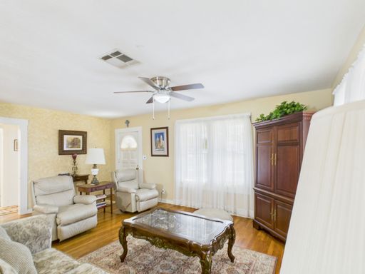 206 North Edison Street, Fredericksburg, TX 78624