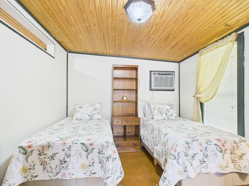 319 West Park Street, Fredericksburg, TX 78624