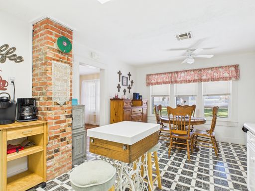 206 North Edison Street, Fredericksburg, TX 78624