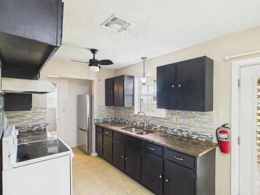 328 Glenmoor, Fredericksburg, TX 78624