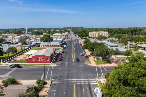 117 N Adams  , Fredericksburg, TX 78624