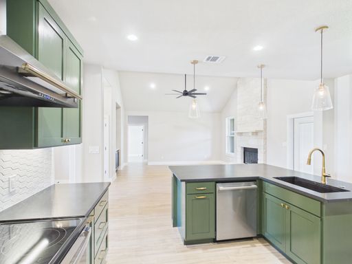 110 Parlin, Fredericksburg, TX 78624