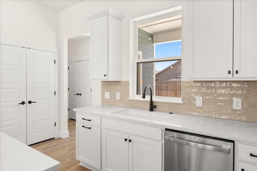 802 S Creek , Unit 101, Fredericksburg, TX 78624