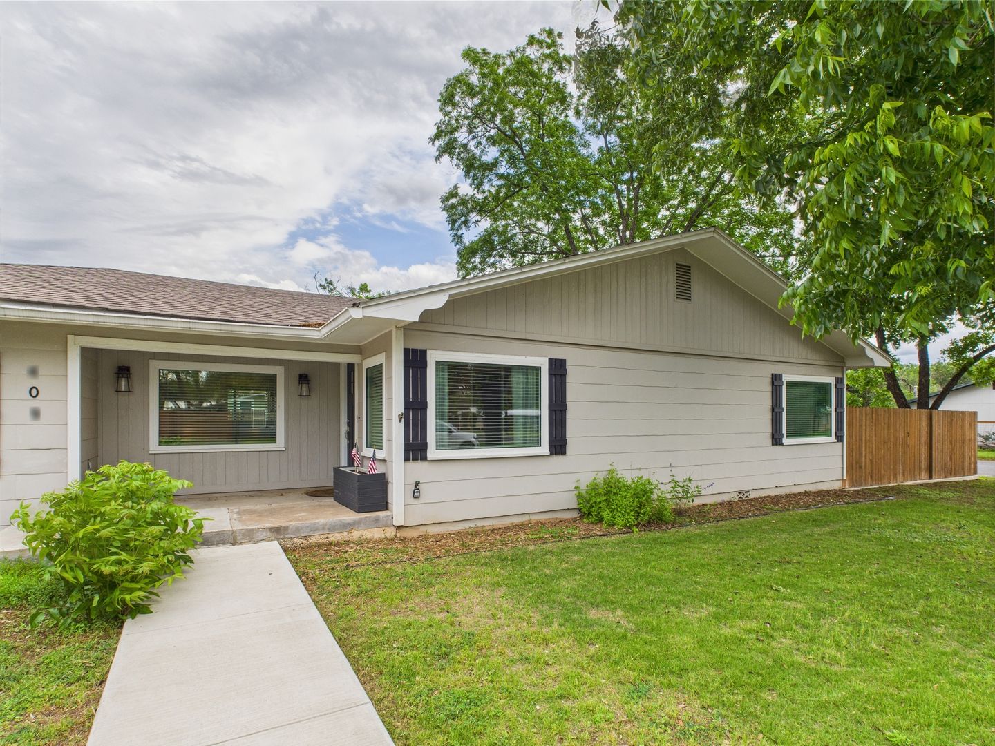 Fredericksburg House: 409 South Pear Street