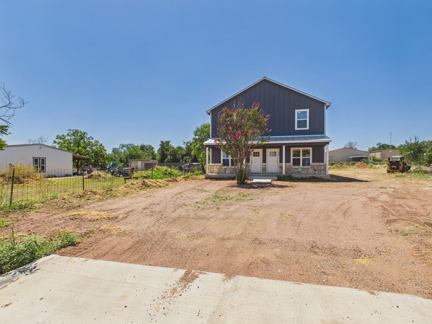 Fredericksburg House: 1124 Thiele Dr