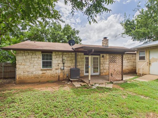 328 Glenmoor, Fredericksburg, TX 78624