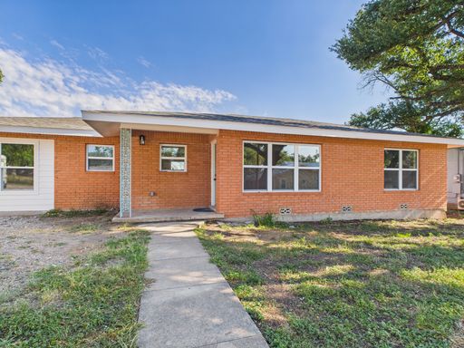 212 Myrtle Ave, Harper, TX 78631