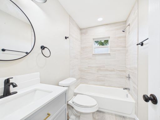 212 Myrtle Ave, Harper, TX 78631