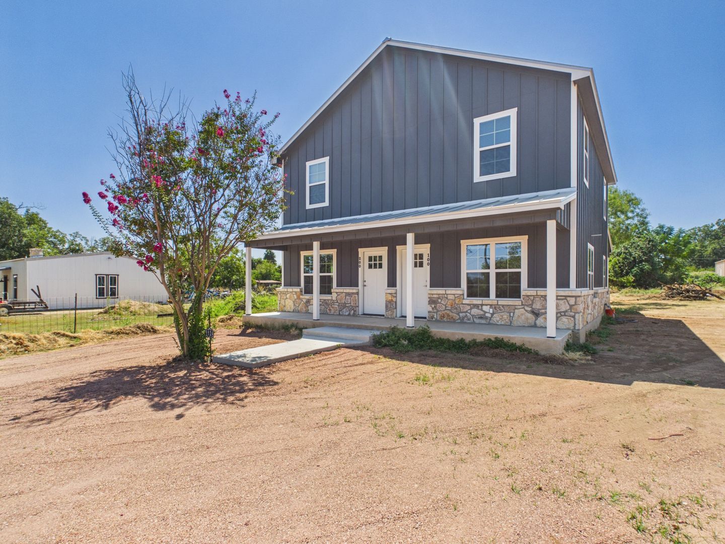 Fredericksburg House: 1124 Thiele Dr
