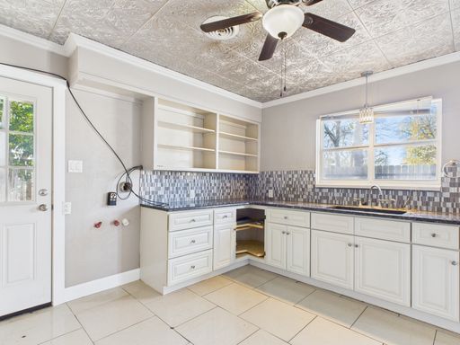 1209 E Main  , Fredericksburg, TX 78624