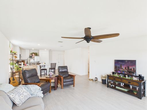 127 Aidan Trl, Fredericksburg, TX 78624