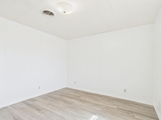 100 Northwest Drive - 17, Fredericksburg, TX 78624