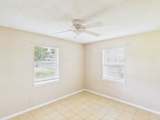 328 Glenmoor, Fredericksburg, TX 78624