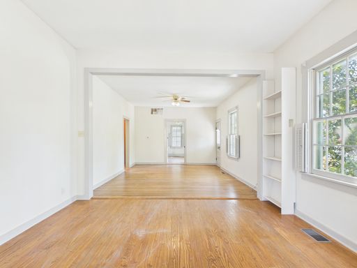 606 W Austin St , Fredericksburg, TX 78624