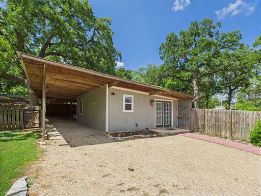 319 West Park Street, Fredericksburg, TX 78624