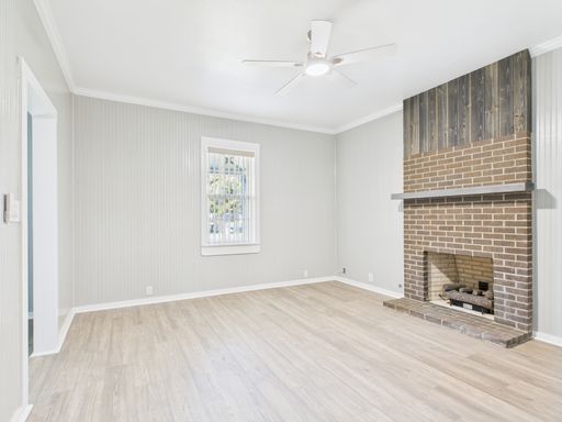 112 West Hackberry Street, Fredericksburg, TX 78624