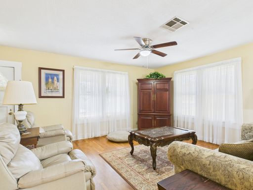 206 North Edison Street, Fredericksburg, TX 78624