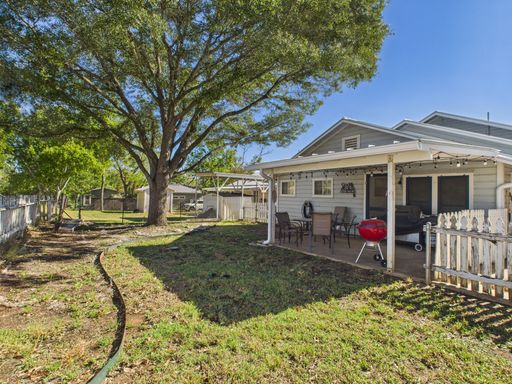 206 North Edison Street, Fredericksburg, TX 78624