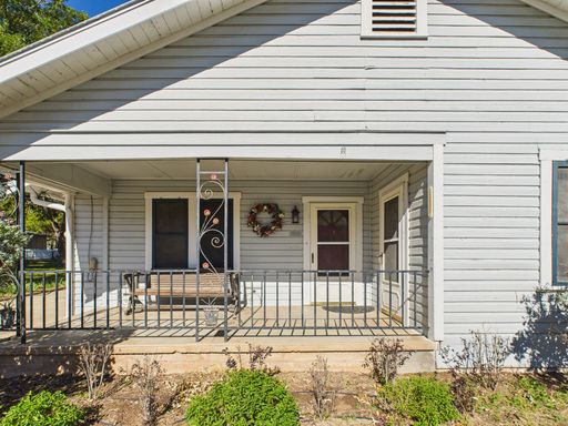 206 North Edison Street, Fredericksburg, TX 78624