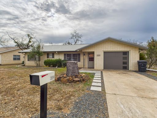 209 Forest Trail, Fredericksburg, TX 78624