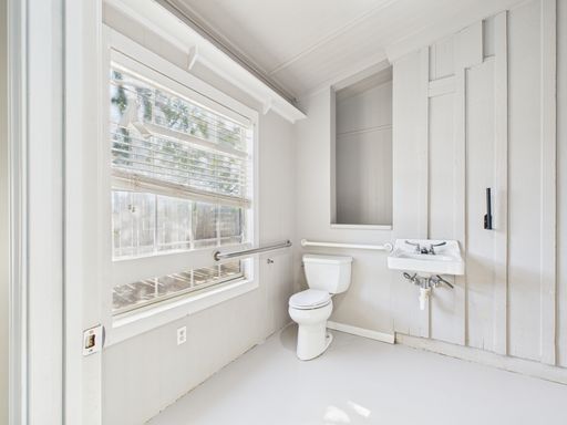 1209 E Main  , Fredericksburg, TX 78624