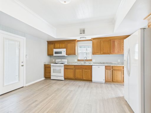 112 West Hackberry Street, Fredericksburg, TX 78624
