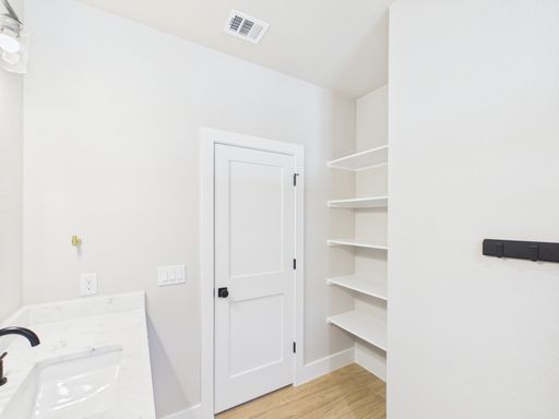 110 Parlin, Fredericksburg, TX 78624