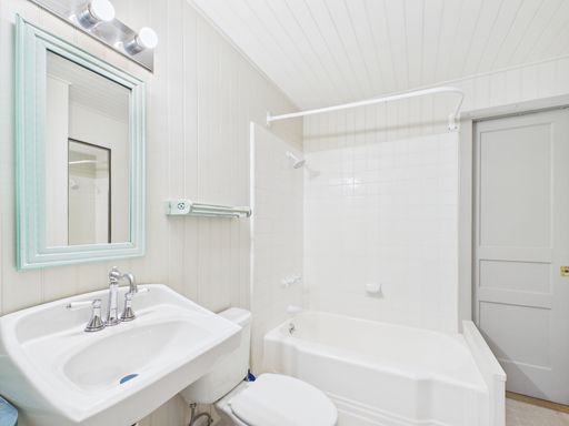 606 W Austin St , Fredericksburg, TX 78624