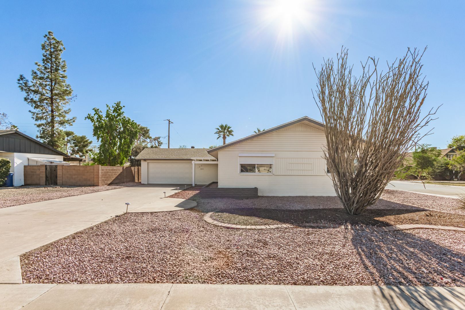 Tempe House: 105 E Manhatton Dr