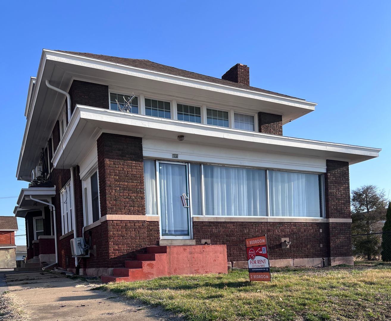 Quincy Apartment: 807 Broadway