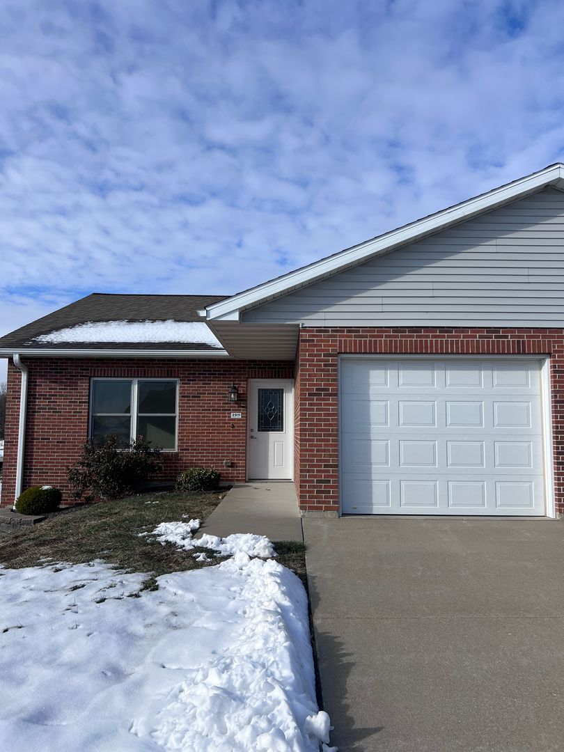 Quincy Apartment: 2911-2920 Bankers Way