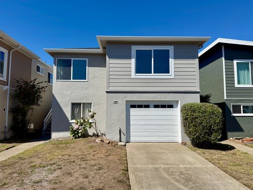 Spacious Single-Family Home in Westlake - Views & Huge Garage!