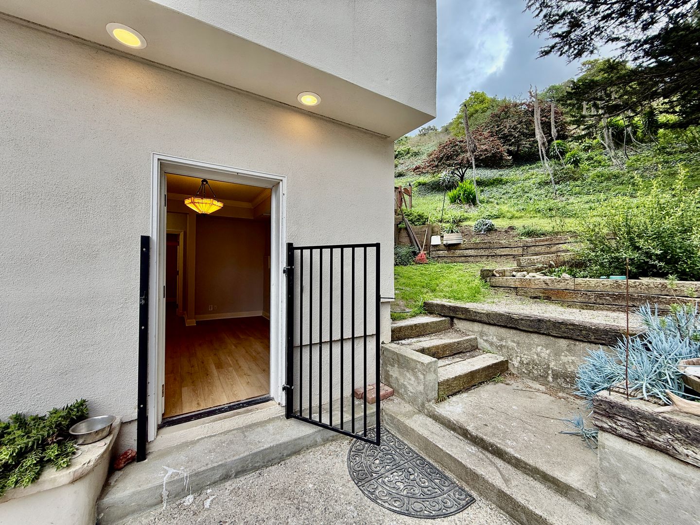 Pacifica Apartment: 676 Canyon Dr.