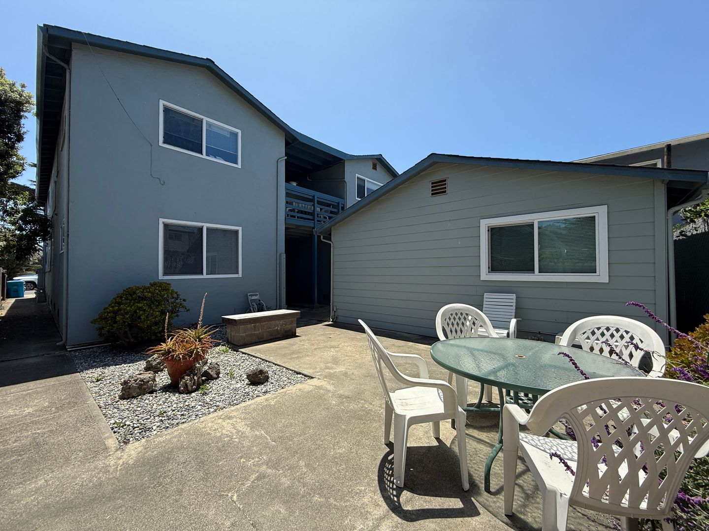 Pacifica Apartment: 107 Clarendon Rd
