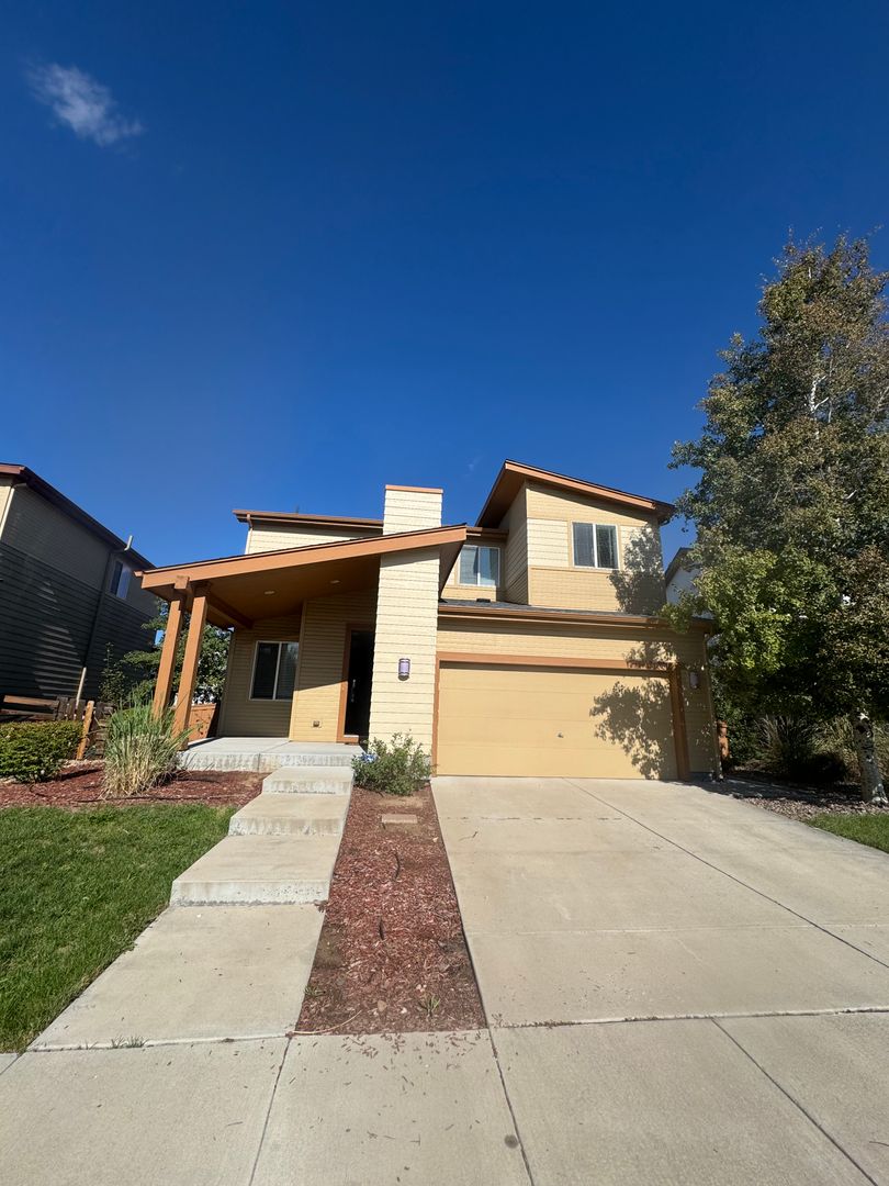 Commerce City House: 10816 Truckee Cir