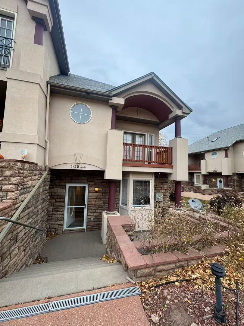 Aurora House: 10544 E Jewell Ave